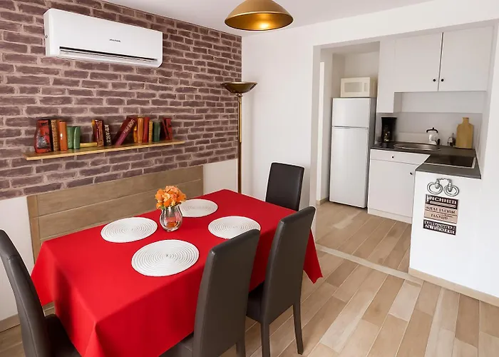 아파트 T2 - Reve D'Azur 20M2 Bord De Mer- Plage De La Nartelle- Sainte Maxime - Piscine Partagee - Parking - Bbq - Draps Inclus *