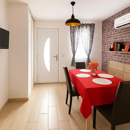 شقة T2- 20m2 -plage De La Nartelle A 200m -piscine Au Sel - Parking - Bbq - Sejour Calme & Detente- Check-in De 15h A 20h Maximum- Propriete Le Reve D'azur Maxime *